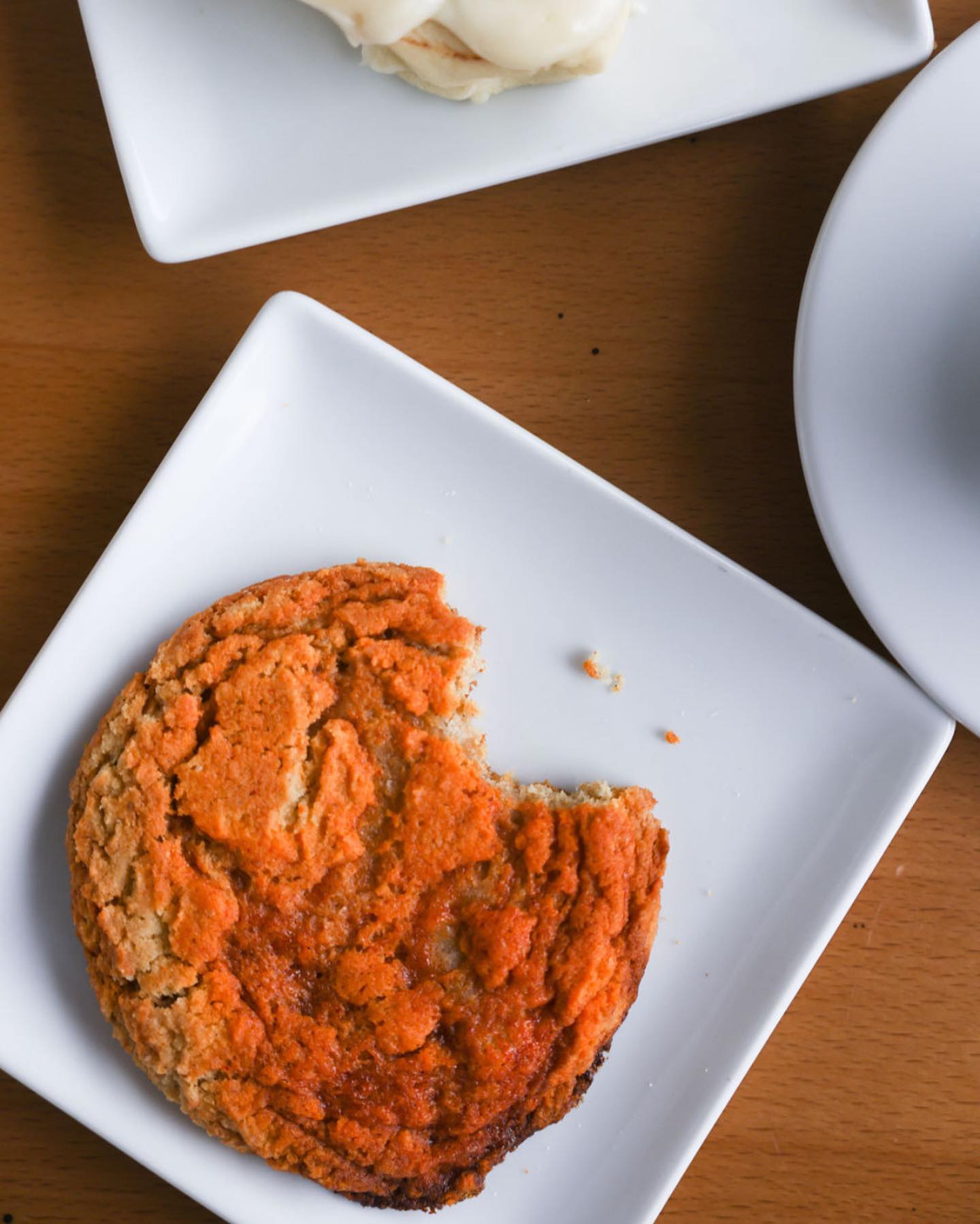 Gochujang caramel cookie
 The perfect balance of crispy, chewy, sweet, and spicy.

Original recipe by @ericjoonho 
📸 @caitlinblaisdellphotography